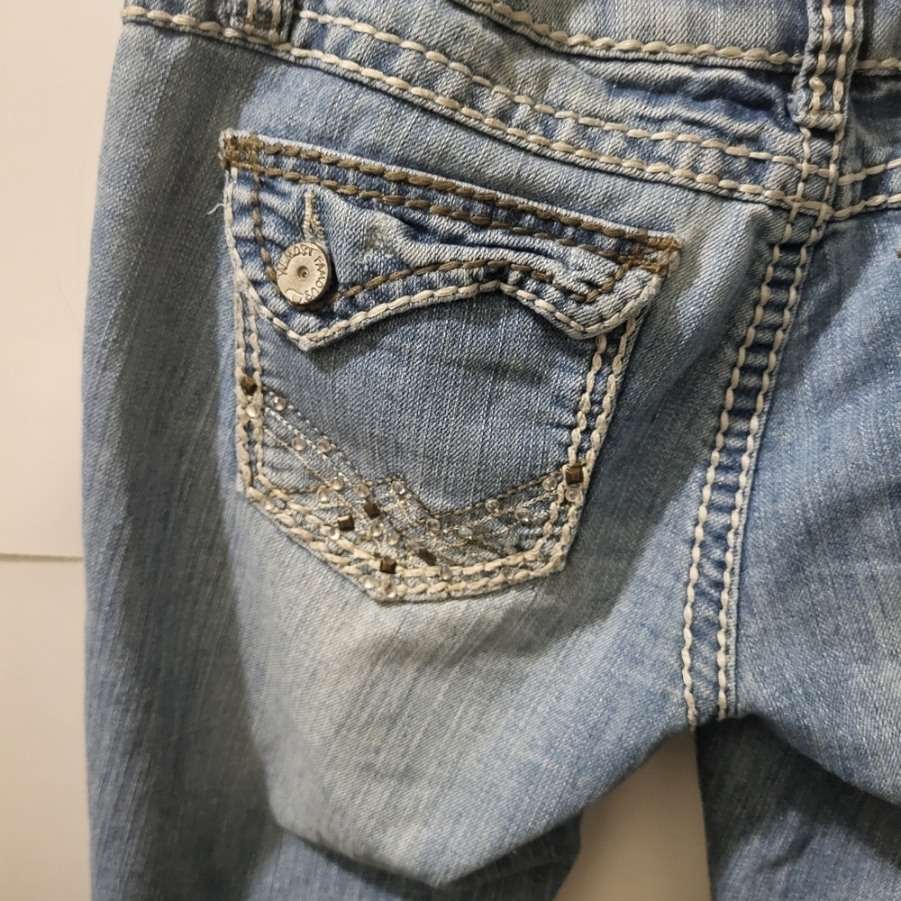 Almost Famous Y2K Capri ,Cuff, Distressed Jeans, Size 7 - Picture 7 of 13